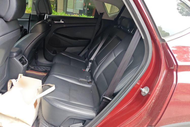 Used Hyundai Tucson 2015 1.6T Dual-Clutch Two-Wheel-Drive Smart Model Left Rear Seat