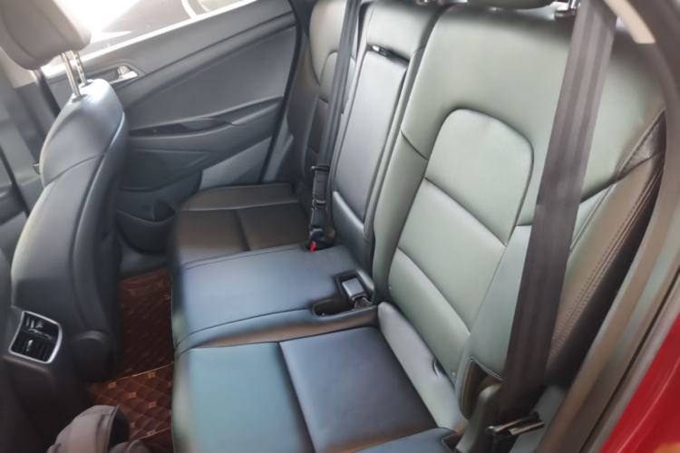 Used Hyundai Tucson 2015 1.6T Dual-Clutch Two-Wheel-Drive Smart Model Left Rear Seat