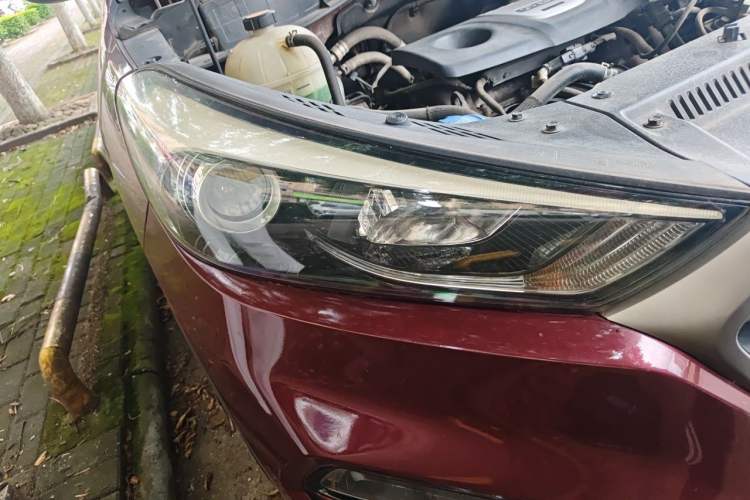 Used Hyundai Tucson 2015 1.6T Dual-Clutch Two-Wheel-Drive Smart Model Right Front Headlight