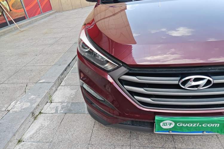 Used Hyundai Tucson 2015 1.6T Dual-Clutch Two-Wheel-Drive Smart Model Right Front Headlight
