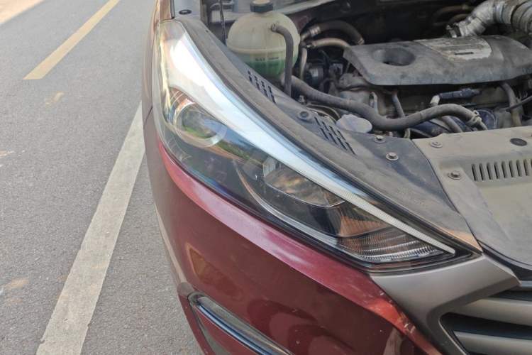 Used Hyundai Tucson 2015 1.6T Dual-Clutch Two-Wheel-Drive Smart Model Right Front Headlight
