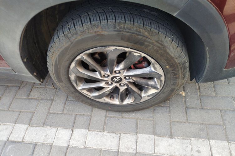 Used Hyundai Tucson 2015 1.6T Dual-Clutch Two-Wheel-Drive Smart Model Right Front Wheel Hub