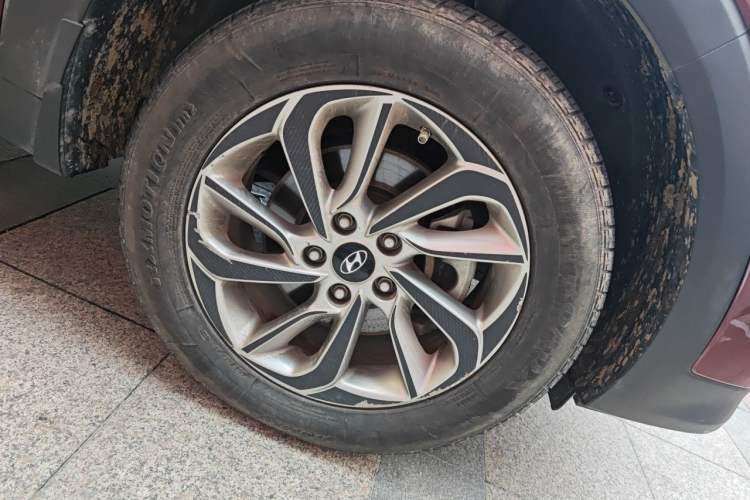 Used Hyundai Tucson 2015 1.6T Dual-Clutch Two-Wheel-Drive Smart Model Right Front Wheel Hub