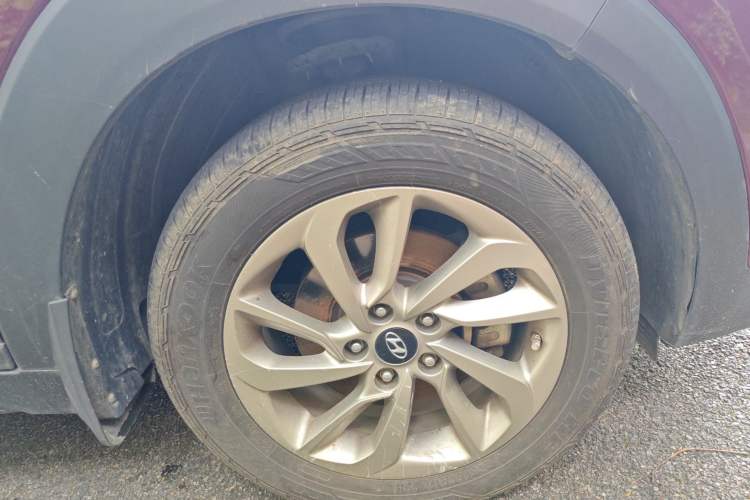 Used Hyundai Tucson 2015 1.6T Dual-Clutch Two-Wheel-Drive Smart Model Right Front Wheel Hub