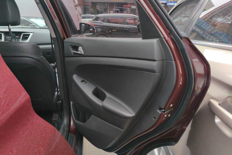 Used Hyundai Tucson 2015 1.6T Dual-Clutch Two-Wheel-Drive Smart Model Right Rear Door Interior