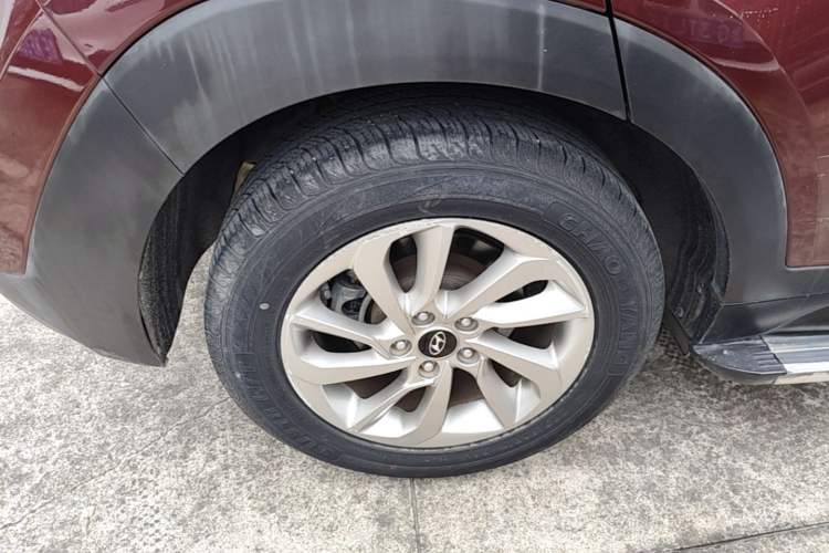 Used Hyundai Tucson 2015 1.6T Dual-Clutch Two-Wheel-Drive Smart Model Right Rear Wheel Hub