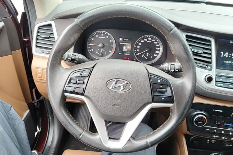 Used Hyundai Tucson 2015 1.6T Dual-Clutch Two-Wheel-Drive Smart Model Steering Wheel