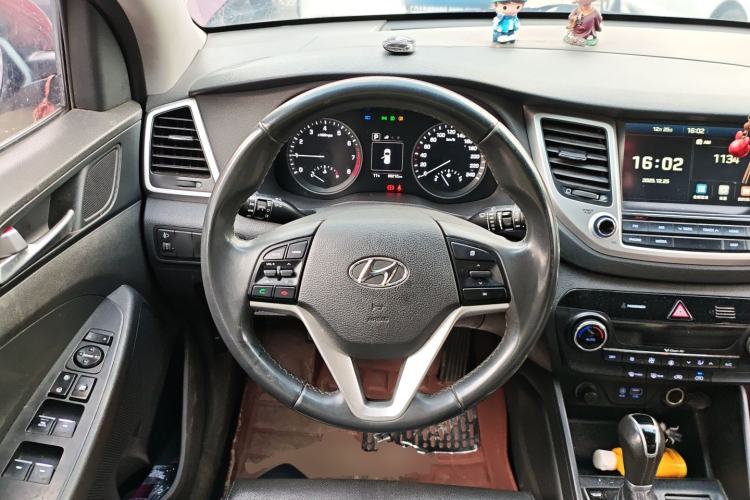 Used Hyundai Tucson 2015 1.6T Dual-Clutch Two-Wheel-Drive Smart Model Steering Wheel