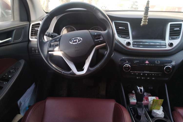 Used Hyundai Tucson 2015 1.6T Dual-Clutch Two-Wheel-Drive Smart Model Steering Wheel