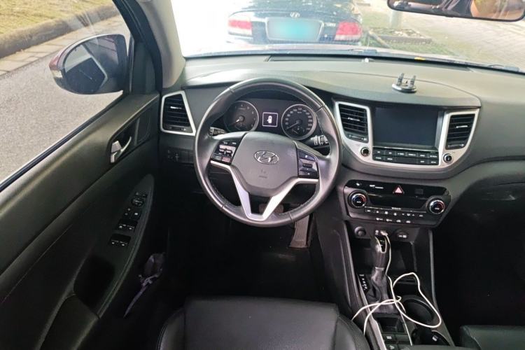 Used Hyundai Tucson 2015 1.6T Dual-Clutch Two-Wheel-Drive Smart Model Steering Wheel