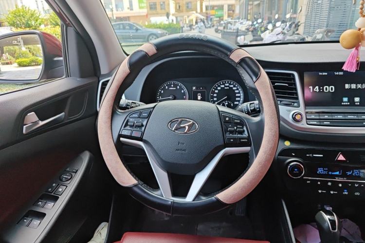 Used Hyundai Tucson 2015 1.6T Dual-Clutch Two-Wheel-Drive Smart Model Steering Wheel