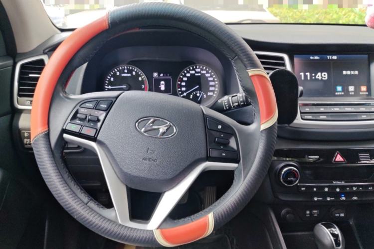Used Hyundai Tucson 2015 1.6T Dual-Clutch Two-Wheel-Drive Smart Model Steering Wheel