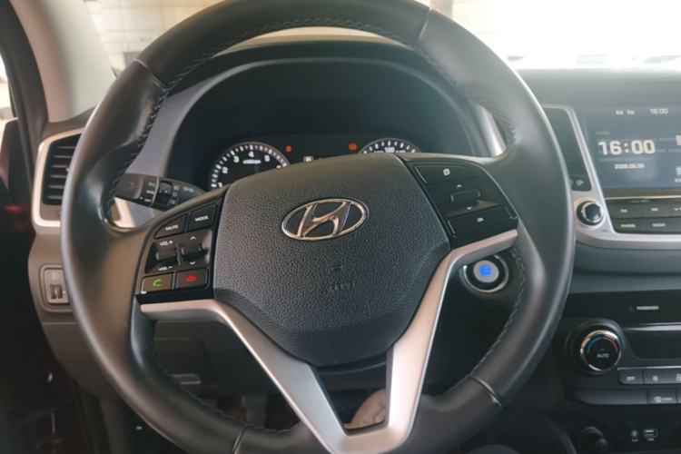 Used Hyundai Tucson 2015 1.6T Dual-Clutch Two-Wheel-Drive Smart Model Steering Wheel