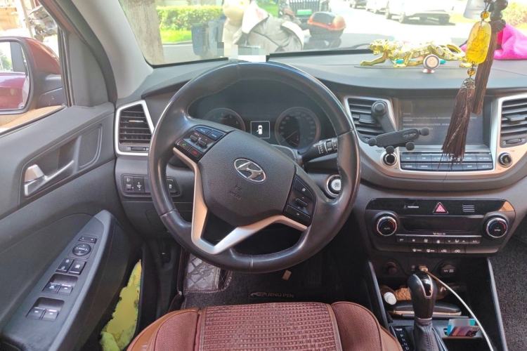 Used Hyundai Tucson 2015 1.6T Dual-Clutch Two-Wheel-Drive Smart Model Steering Wheel