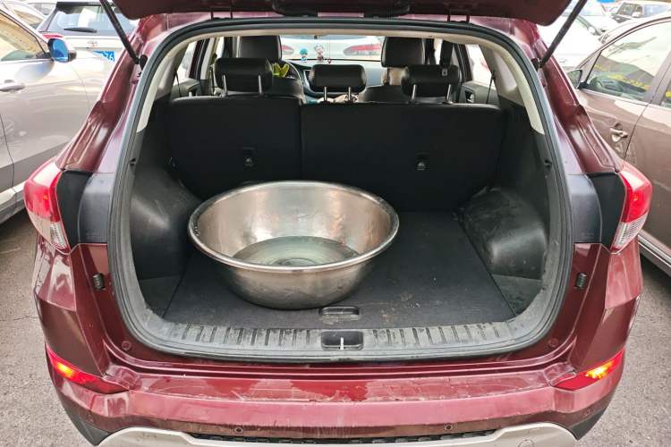 Used Hyundai Tucson 2015 1.6T Dual-Clutch Two-Wheel-Drive Smart Model Trunk