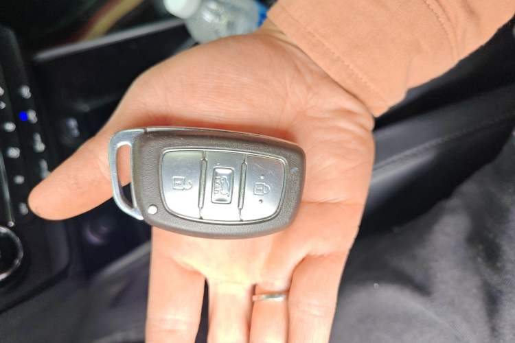 Used Hyundai Tucson 2015 1.6T Dual-Clutch Two-Wheel-Drive Smart Model Vehicle Key