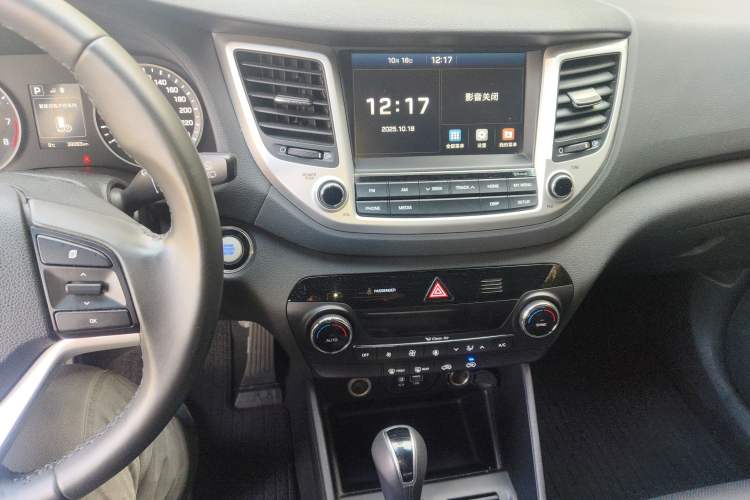 Used Hyundai Tucson 2015 1.6T Dual-Clutch Two-Wheel-Drive Smart Model Audio And AC Panel