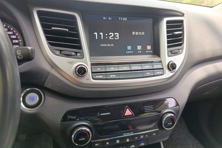 Used Hyundai Tucson 2015 1.6T Dual-Clutch Two-Wheel-Drive Smart Model Audio And AC Panel