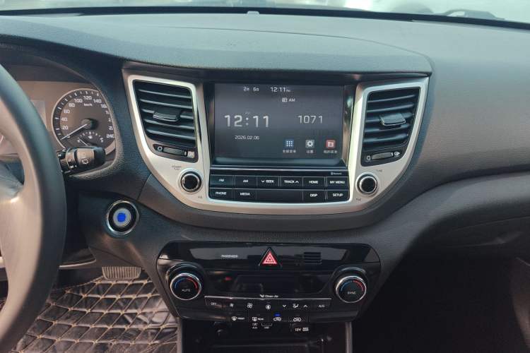 Used Hyundai Tucson 2015 1.6T Dual-Clutch Two-Wheel-Drive Smart Model Audio And AC Panel