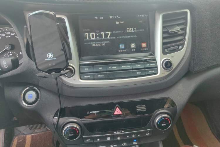 Used Hyundai Tucson 2015 1.6T Dual-Clutch Two-Wheel-Drive Smart Model Audio And AC Panel