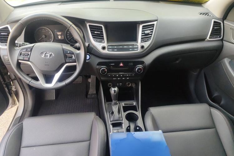 Used Hyundai Tucson 2015 1.6T Dual-Clutch Two-Wheel-Drive Smart Model Center Console