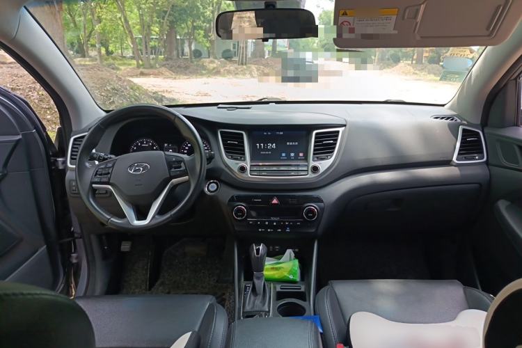 Used Hyundai Tucson 2015 1.6T Dual-Clutch Two-Wheel-Drive Smart Model Center Console