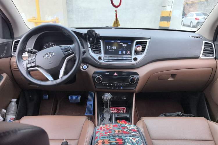 Used Hyundai Tucson 2015 1.6T Dual-Clutch Two-Wheel-Drive Leading Model Center Console