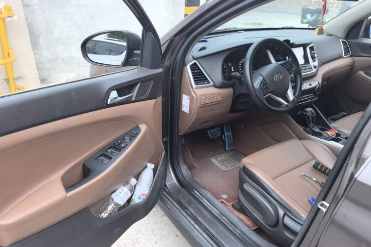 Used Hyundai Tucson 2015 1.6T Dual-Clutch Two-Wheel-Drive Leading Model Driver Seat