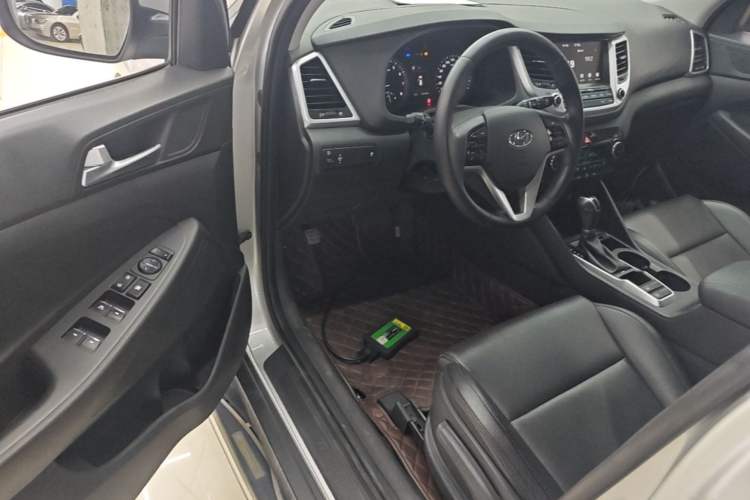 Used Hyundai Tucson 2015 1.6T Dual-Clutch Two-Wheel-Drive Smart Model Driver Seat