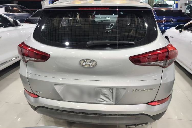 Used Hyundai Tucson 2015 1.6T Dual-Clutch Two-Wheel-Drive Smart Model Exterior 4