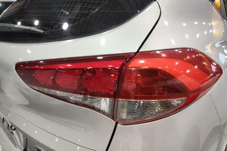 Used Hyundai Tucson 2015 1.6T Dual-Clutch Two-Wheel-Drive Smart Model Exterior 6
