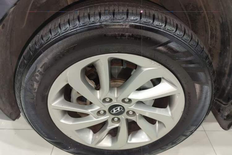 Used Hyundai Tucson 2015 1.6T Dual-Clutch Two-Wheel-Drive Smart Model Exterior 7