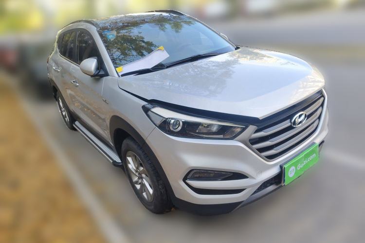 Used Hyundai Tucson 2015 1.6T Dual-Clutch Two-Wheel-Drive Smart Model Front Right 45 Deg