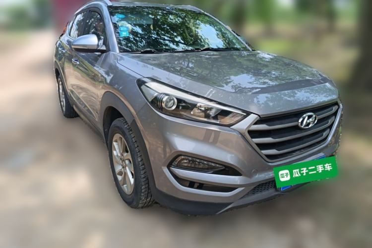 Used Hyundai Tucson 2015 1.6T Dual-Clutch Two-Wheel-Drive Smart Model Front Right 45 Deg