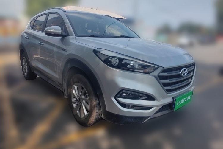 Used Hyundai Tucson 2015 1.6T Dual-Clutch Two-Wheel-Drive Smart Model Front Right 45 Deg
