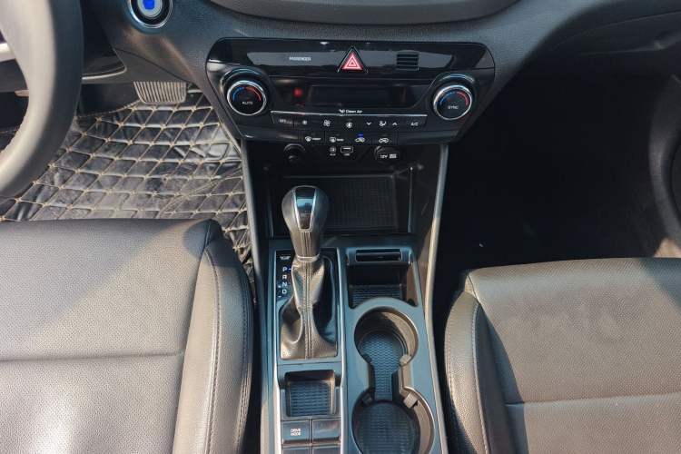 Used Hyundai Tucson 2015 1.6T Dual-Clutch Two-Wheel-Drive Smart Model Gear Lever
