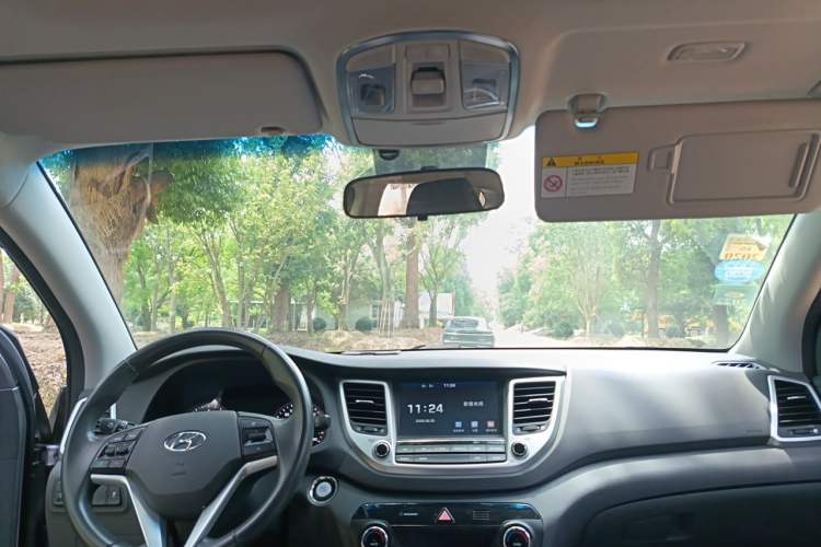 Used Hyundai Tucson 2015 1.6T Dual-Clutch Two-Wheel-Drive Smart Model Headliner