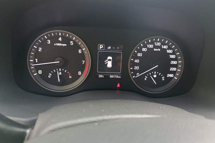Used Hyundai Tucson 2015 1.6T Dual-Clutch Two-Wheel-Drive Smart Model Instrument Cluster