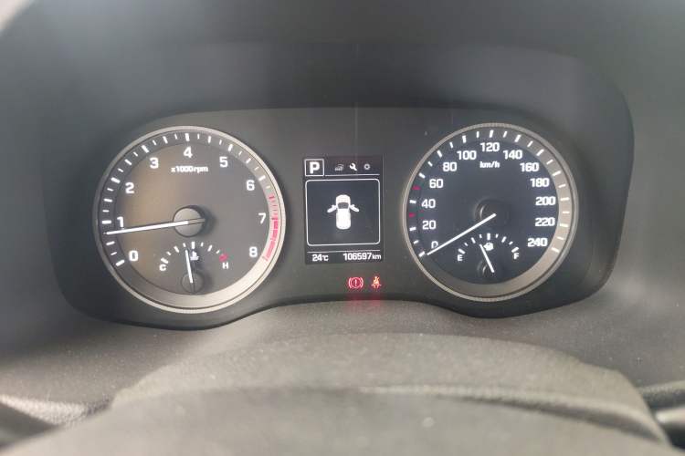 Used Hyundai Tucson 2015 1.6T Dual-Clutch Two-Wheel-Drive Leading Model Instrument Cluster