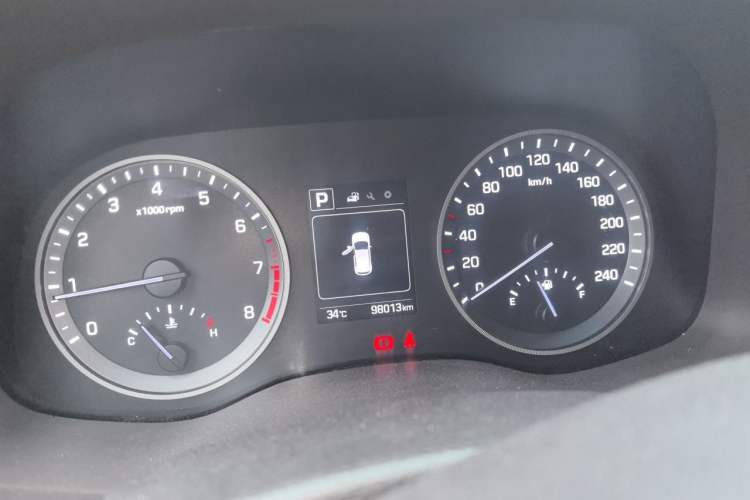 Used Hyundai Tucson 2015 1.6T Dual-Clutch Two-Wheel-Drive Leading Model Instrument Cluster