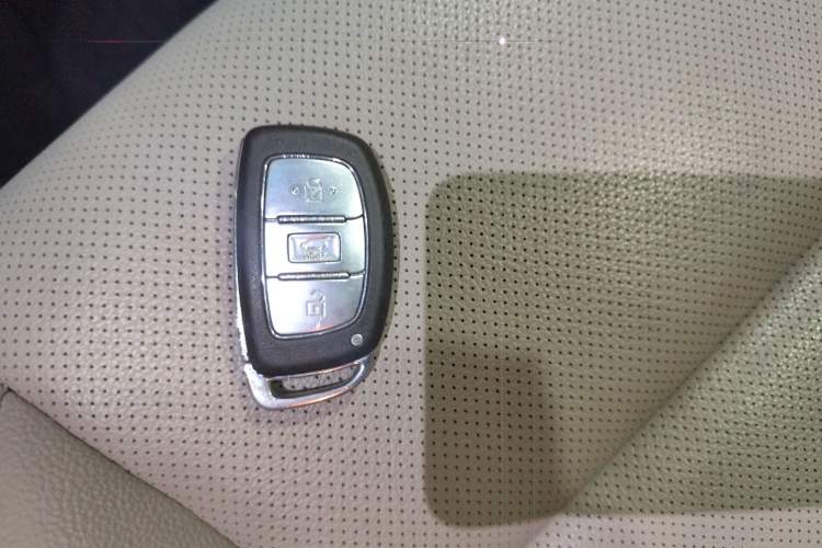 Used Hyundai Tucson 2015 1.6T Dual-Clutch Two-Wheel-Drive Smart Model Interior 1