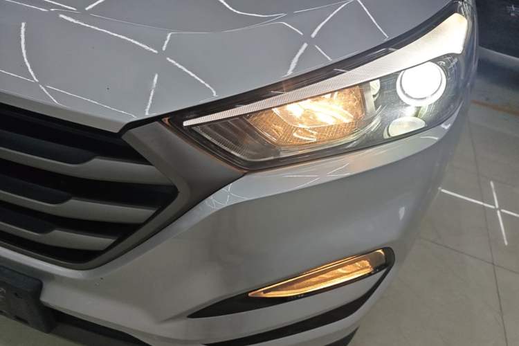 Used Hyundai Tucson 2015 1.6T Dual-Clutch Two-Wheel-Drive Smart Model Left Front Headlight