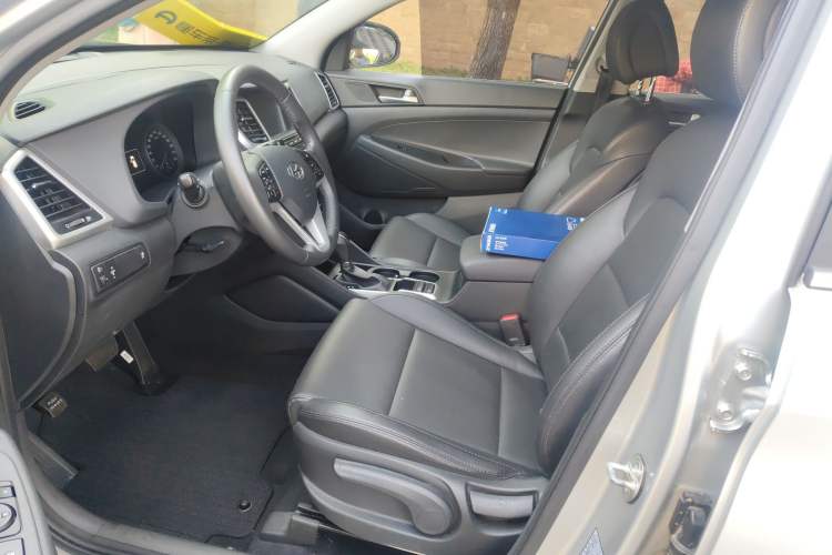 Used Hyundai Tucson 2015 1.6T Dual-Clutch Two-Wheel-Drive Smart Model Left Front Seat