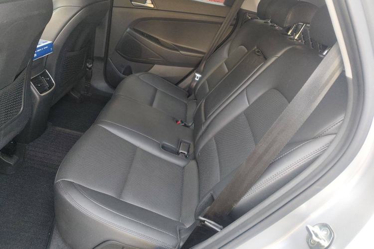 Used Hyundai Tucson 2015 1.6T Dual-Clutch Two-Wheel-Drive Smart Model Left Rear Seat
