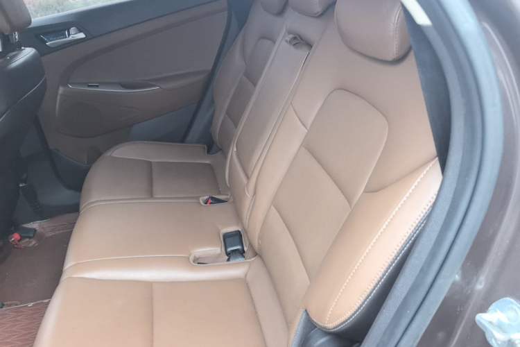 Used Hyundai Tucson 2015 1.6T Dual-Clutch Two-Wheel-Drive Leading Model Left Rear Seat