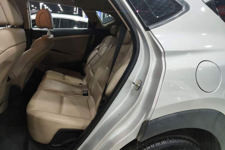 Used Hyundai Tucson 2015 1.6T Dual-Clutch Two-Wheel-Drive Smart Model Left Rear Seat