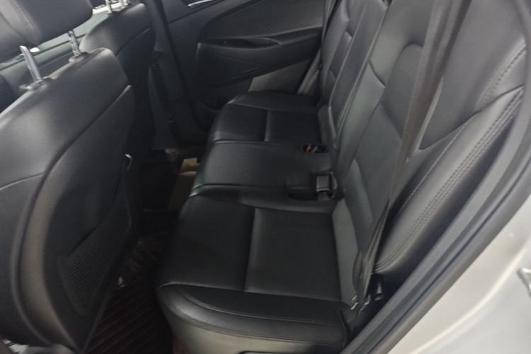 Used Hyundai Tucson 2015 1.6T Dual-Clutch Two-Wheel-Drive Smart Model Left Rear Seat