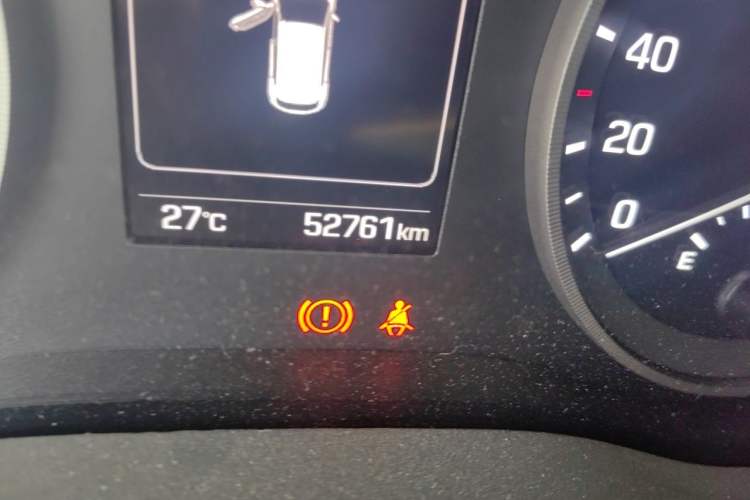 Used Hyundai Tucson 2015 1.6T Dual-Clutch Two-Wheel-Drive Smart Model Odometer Close Up