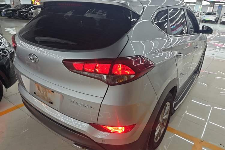 Used Hyundai Tucson 2015 1.6T Dual-Clutch Two-Wheel-Drive Smart Model Rear Right 45 Deg