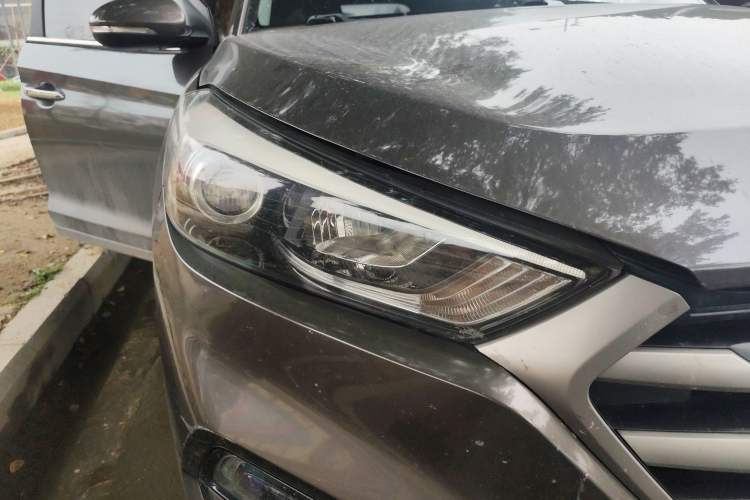 Used Hyundai Tucson 2015 1.6T Dual-Clutch Two-Wheel-Drive Leading Model Right Front Headlight
